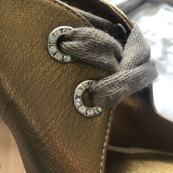 Luxury Designer Vera Wang Gold Palm High Heels - NWT - Picture 3 of 7